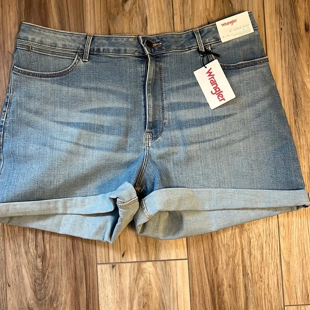 Wrangler Women's Rolled Denim Shorts Light Wash Stretch NWT 18W